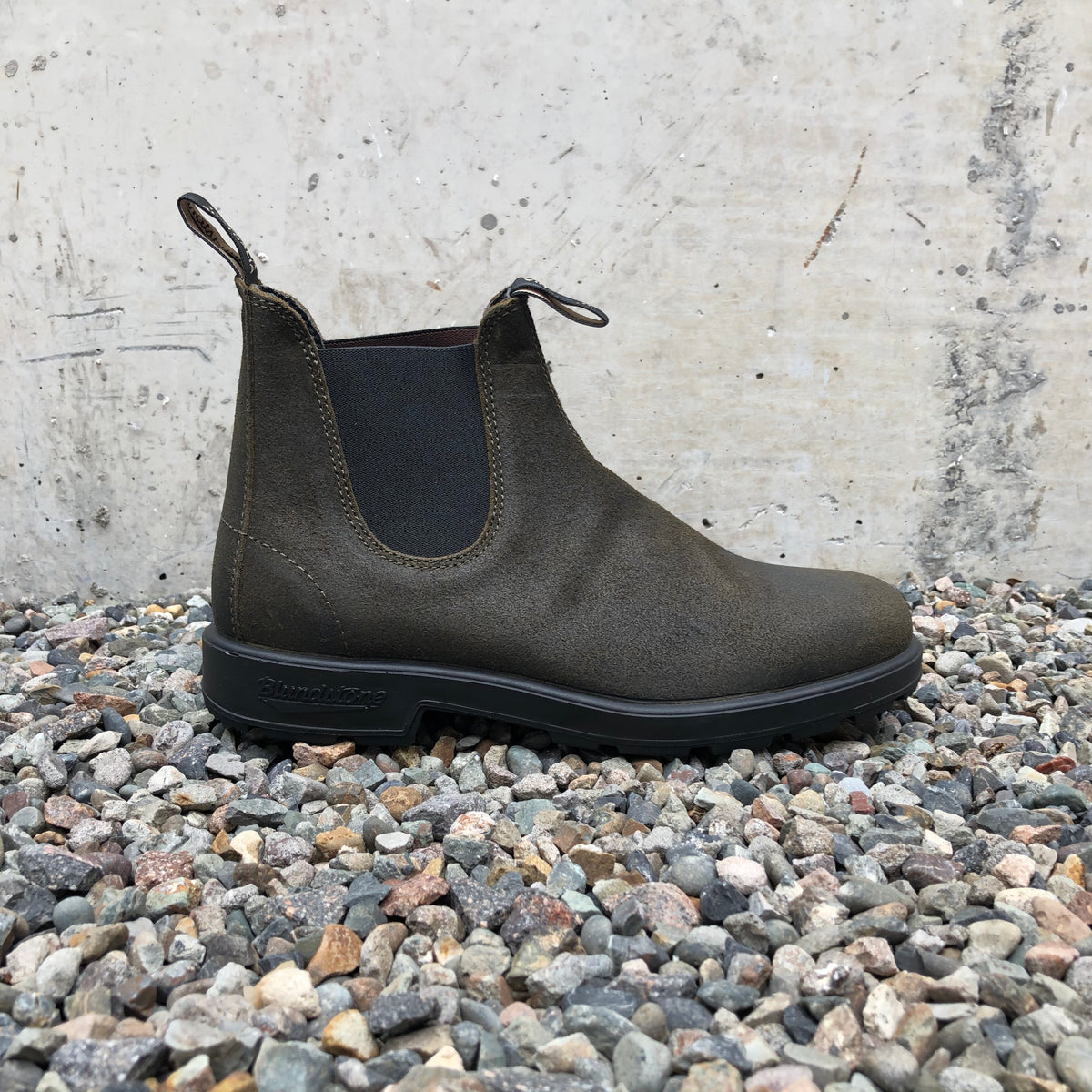 Blundstone 1615 Unisex Chelsea Boot Dark Olive Suede Abicus