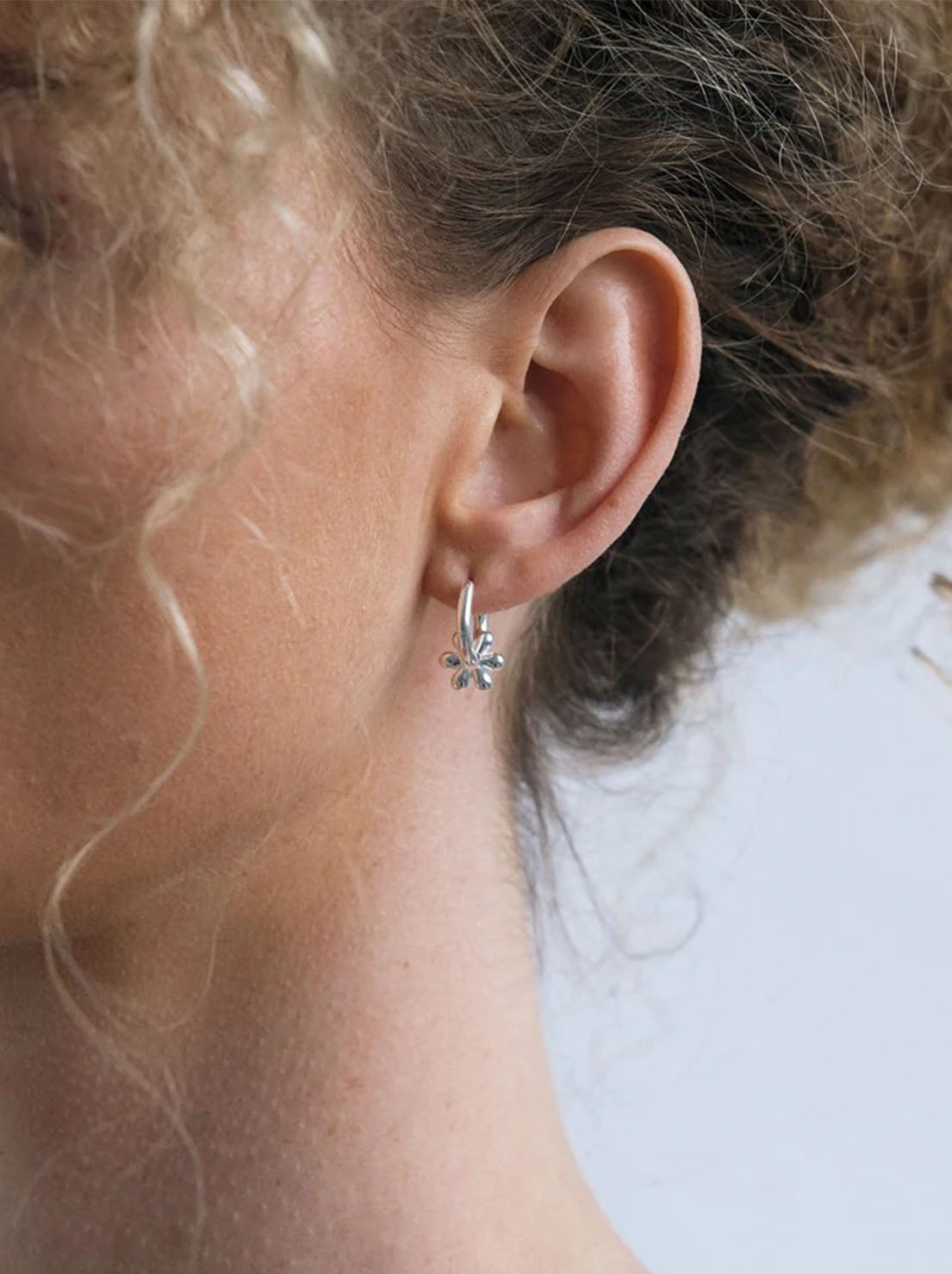 Linda Tahija - Daisy Classic Huggie Earrings - Sterling Silver