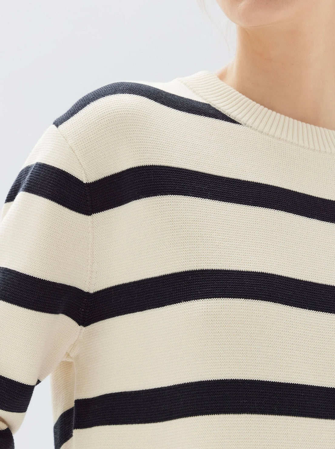 Load image into Gallery viewer, Assembly - Niam Stripe Cotton Crew - Antique White/ Navy Stripe
