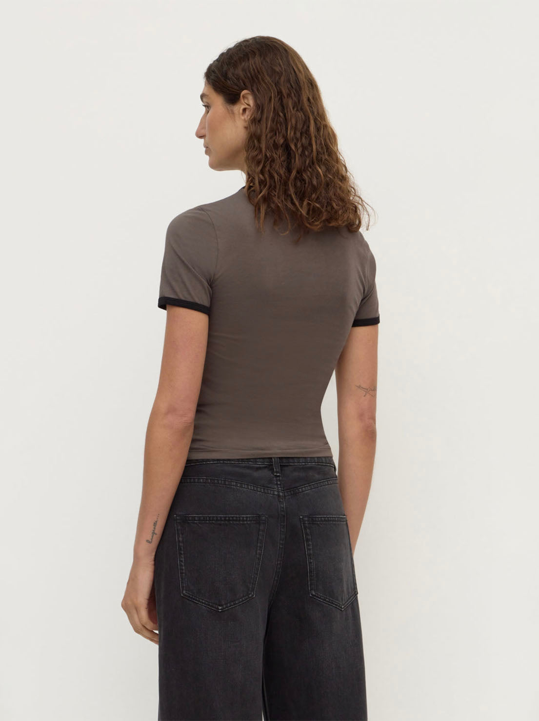 Assembly Label - Kourt Contrast Bind Tee- Bark / Black