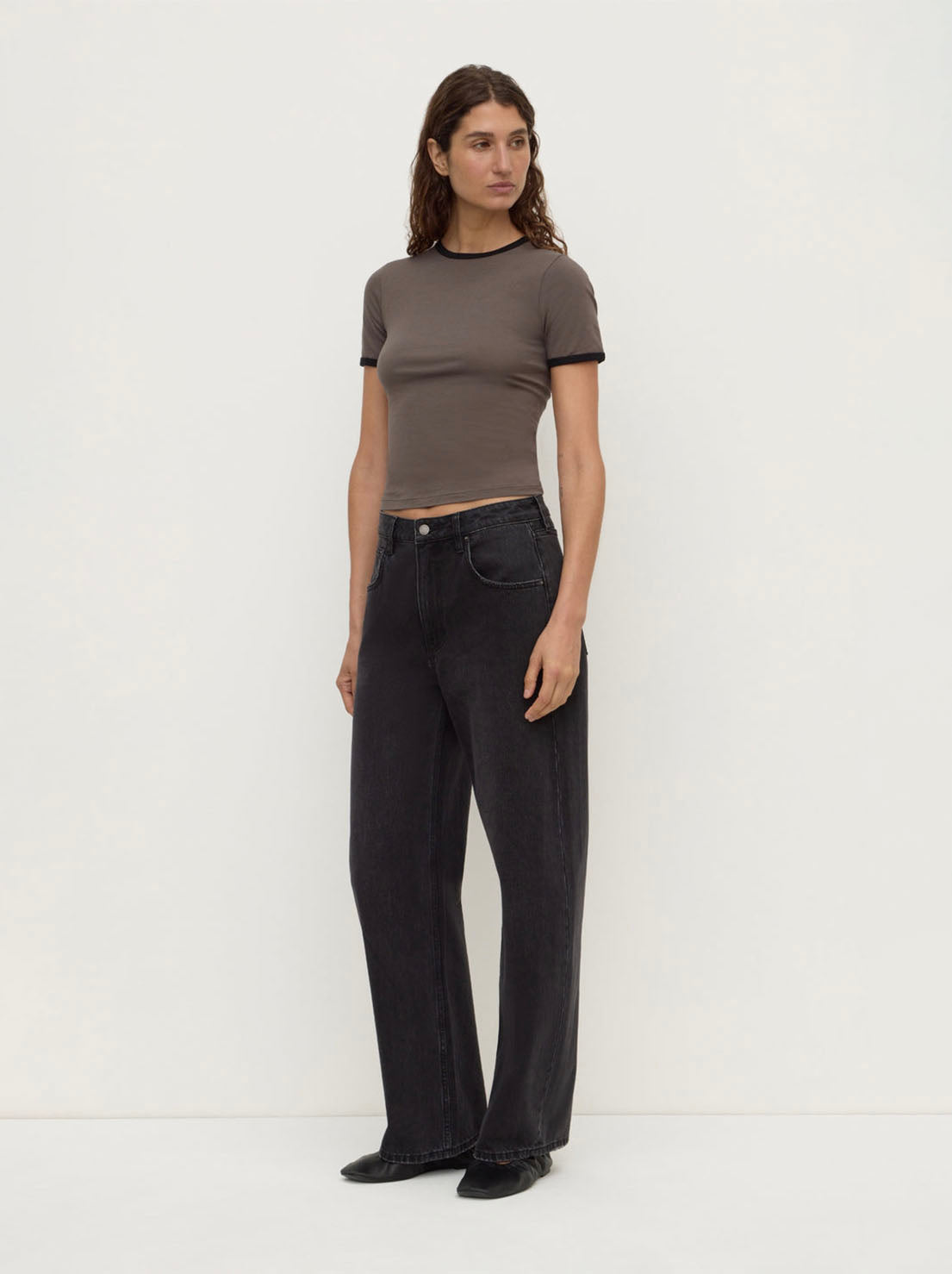 Assembly Label - Kourt Contrast Bind Tee- Bark / Black