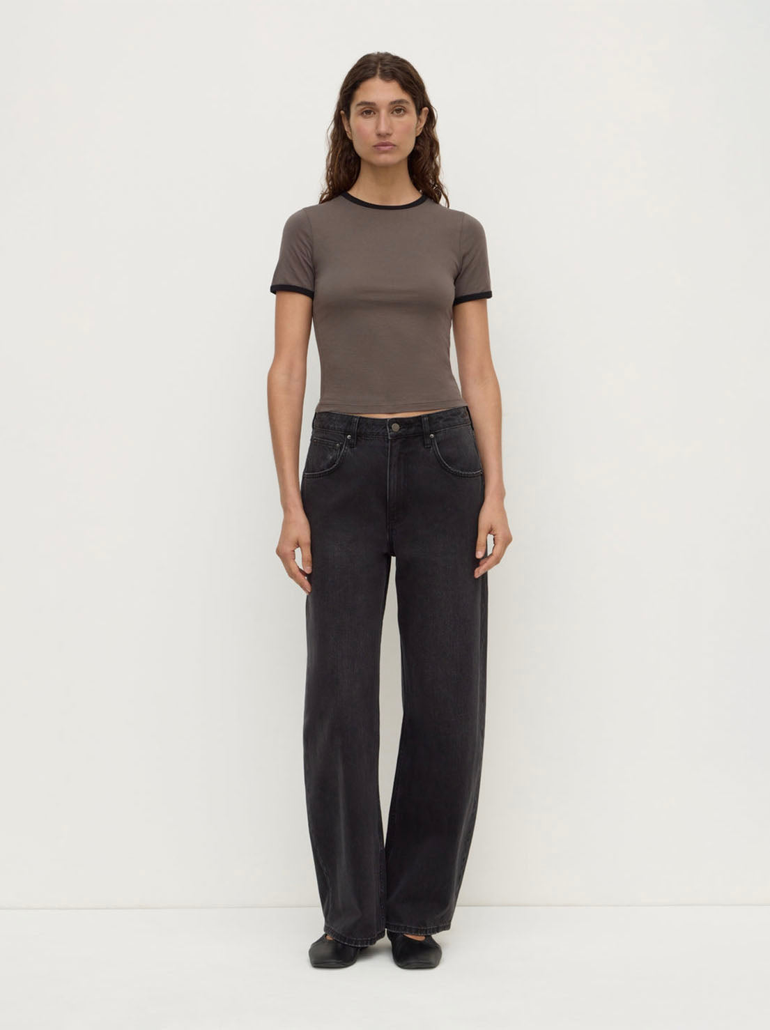 Assembly Label - Kourt Contrast Bind Tee- Bark / Black