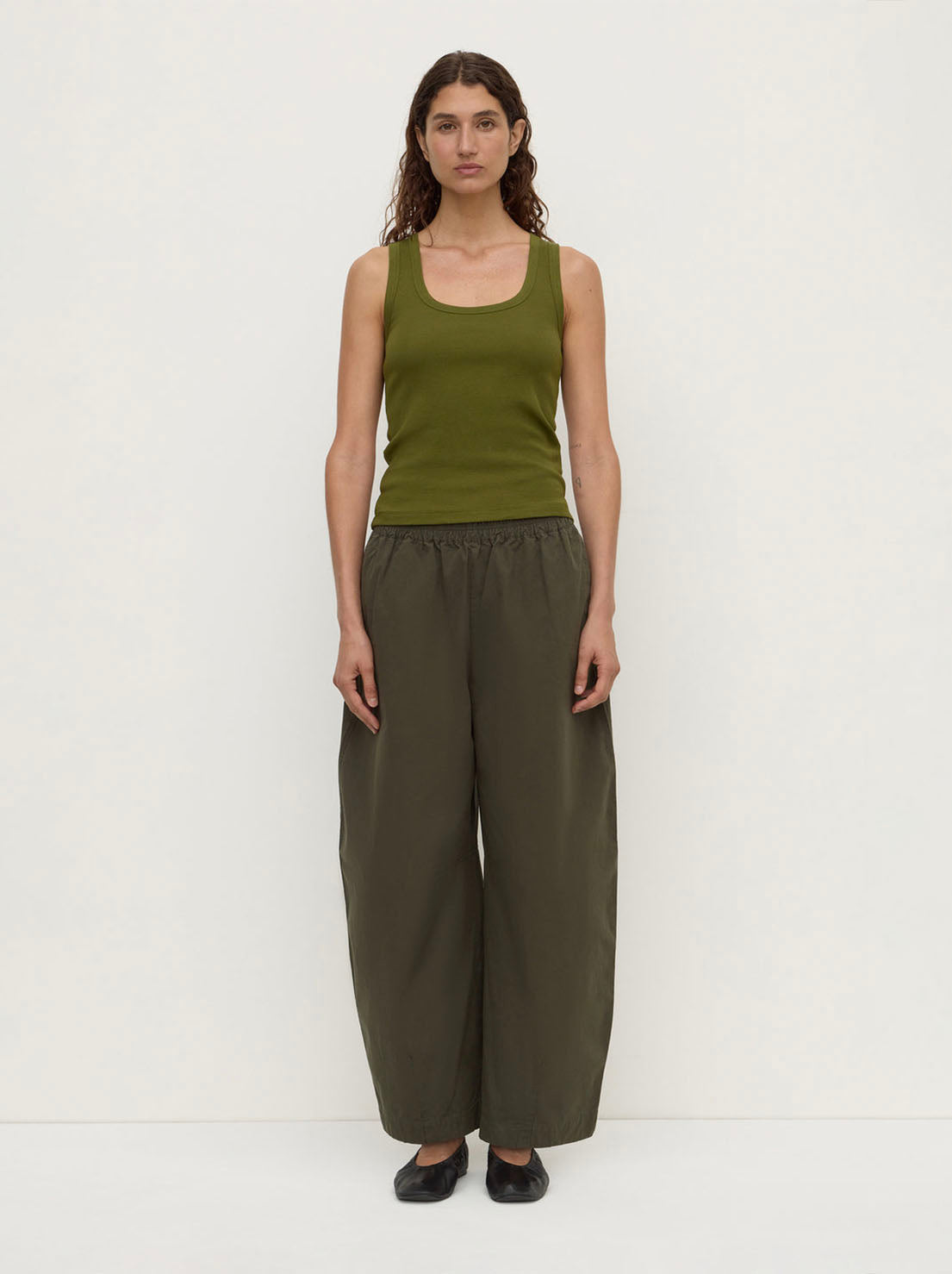 Assembly Label - Lola Barrel Pant - Dark Military
