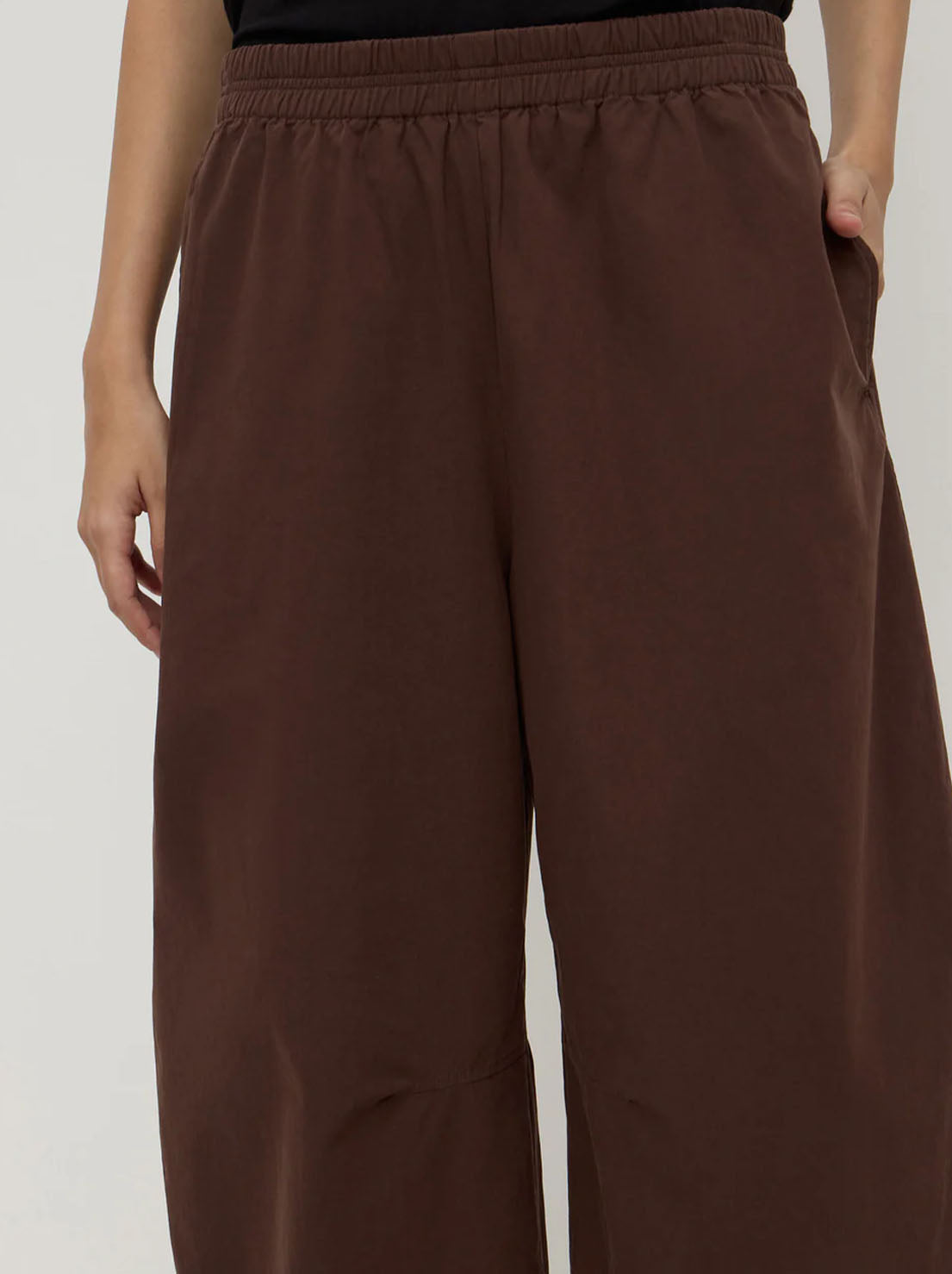 Assembly Label - Lola Barrel Pant - Ganache