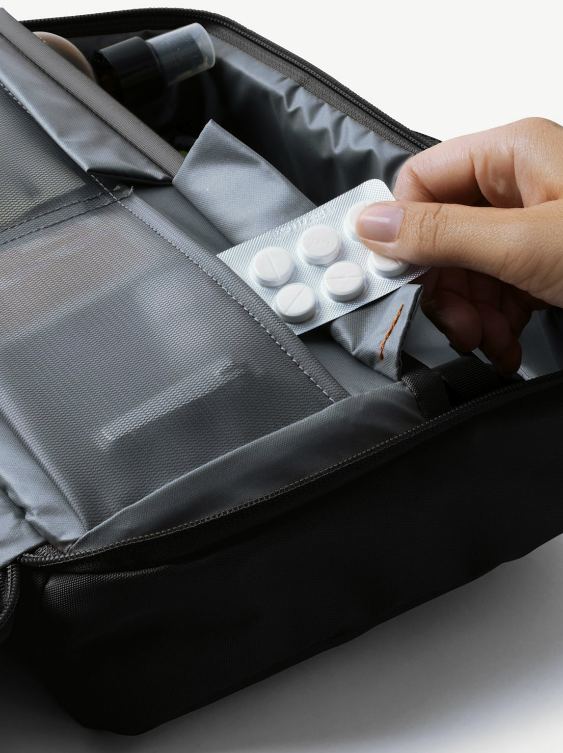Bellroy - Hanging Toiletry Kit Plus - Black – Abicus
