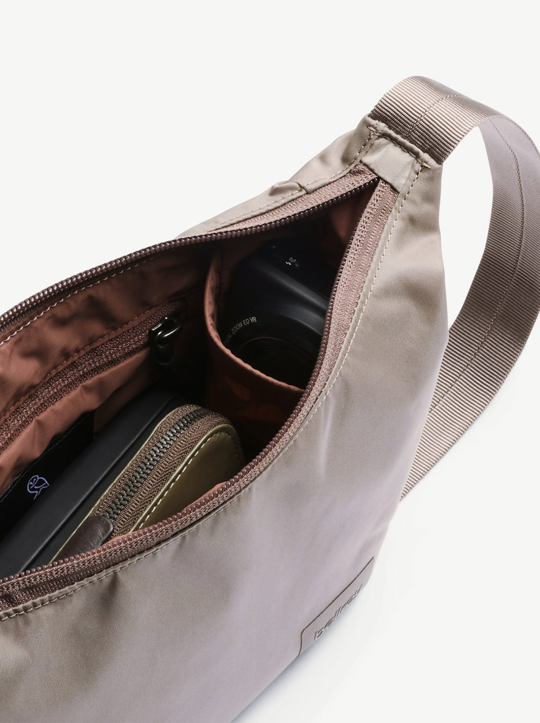 Bellroy - Laneway Crescent Bag 2.5L - Fawn