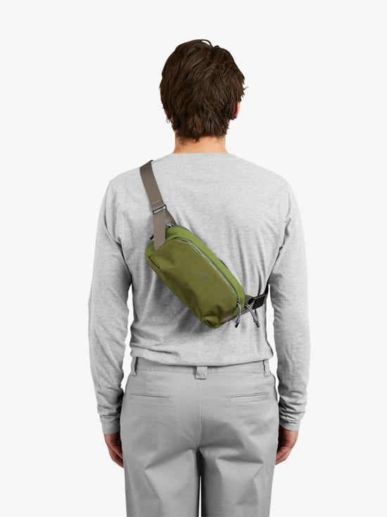 Bellroy - Venture Ready Sling 2.5L - Ranger Green