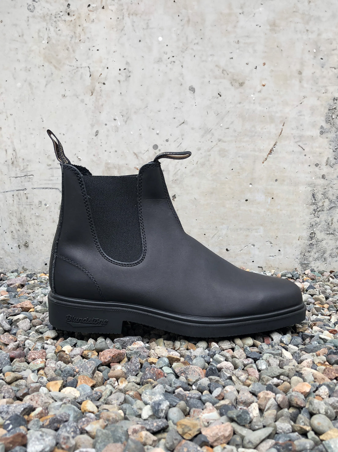 Blundstone 063 Unisex Chelsea Dress Boot Black Abicus