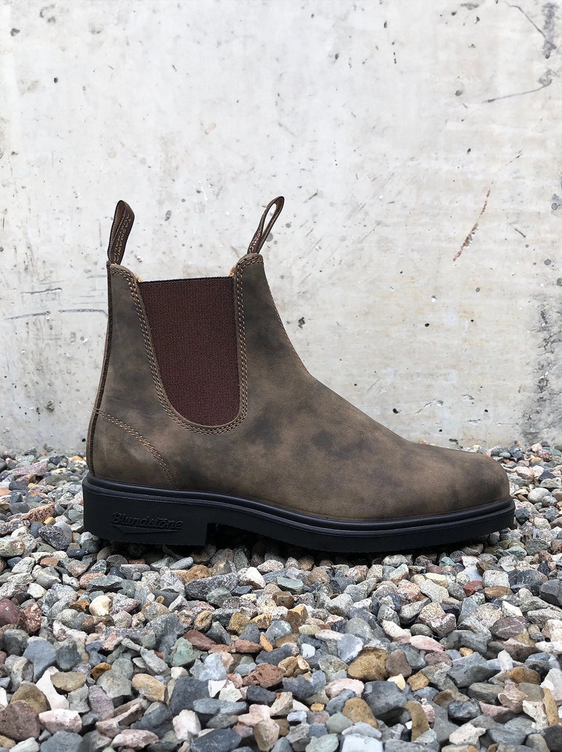 Blundstone - 1306 Unisex Chelsea Dress Boot - Rustic Brown Abicus Blundstone - 1306 Unisex Chelsea Dress Boot - Rustic Brown Abicus