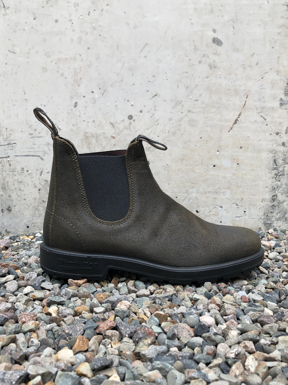 Blundstone - 1615 Unisex Chelsea Boot - Dark Olive Suede