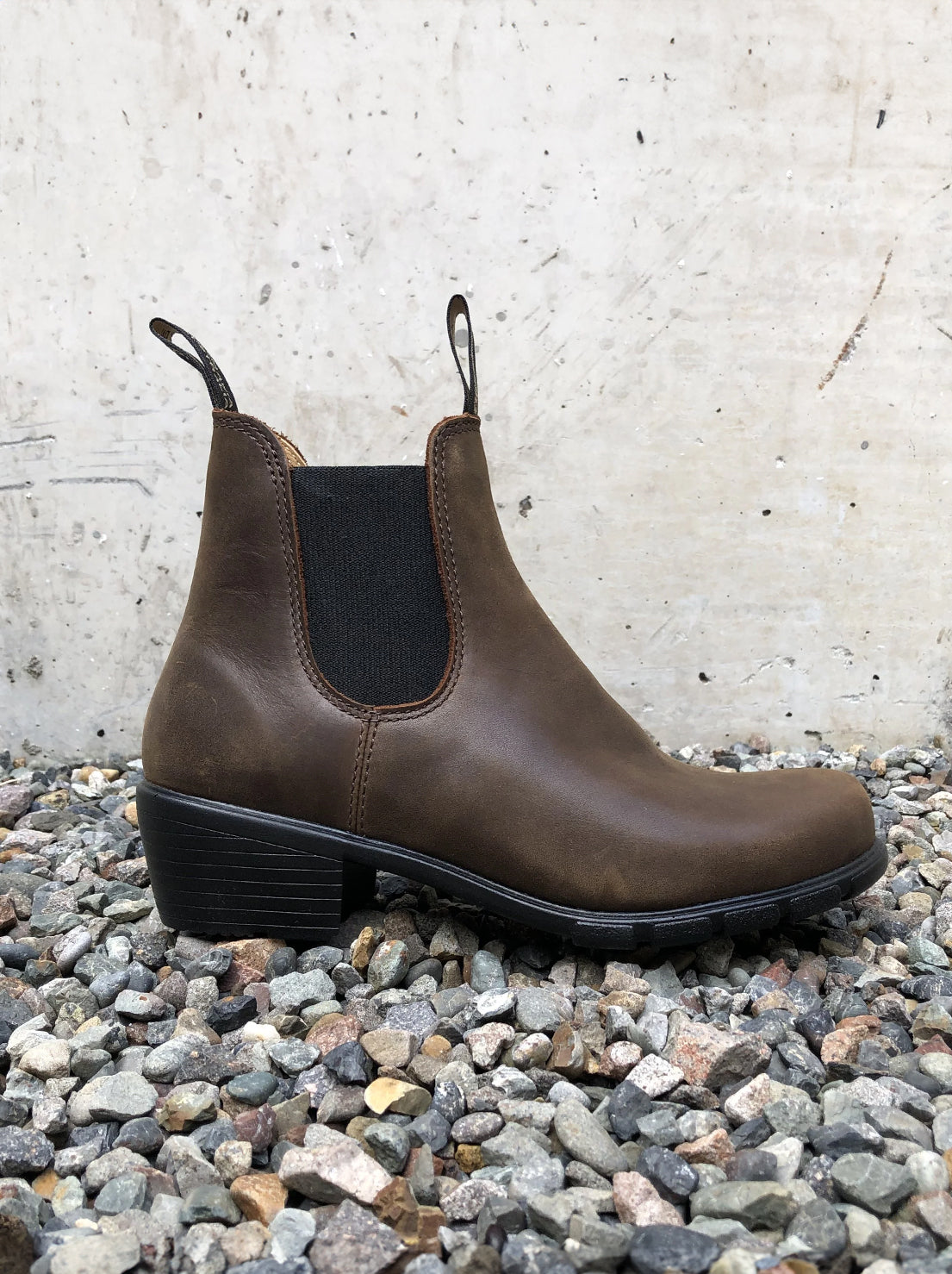 Blundstone - 1673 Womens Heeled Chelsea Boot - Antique Brown