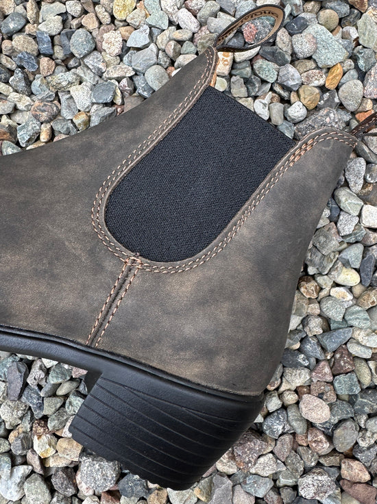 Blundstone - 1677 Womens Heeled Chelsea Boot - Rustic Brown