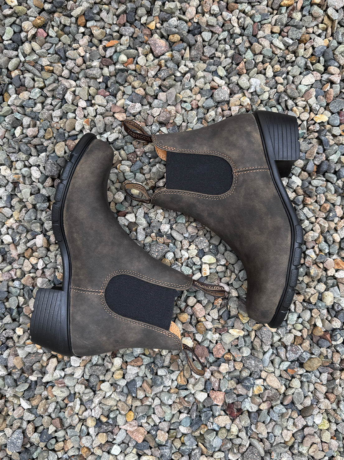 Blundstone - 1677 Womens Heeled Chelsea Boot - Rustic Brown