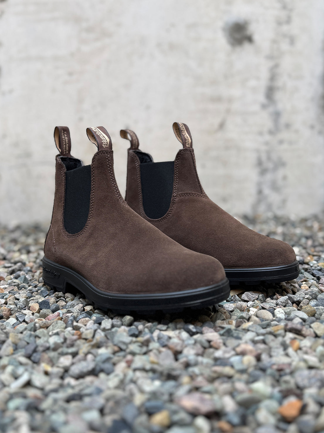Blundstone - 2410 Unisex Chelsea Boot - Brown Suede