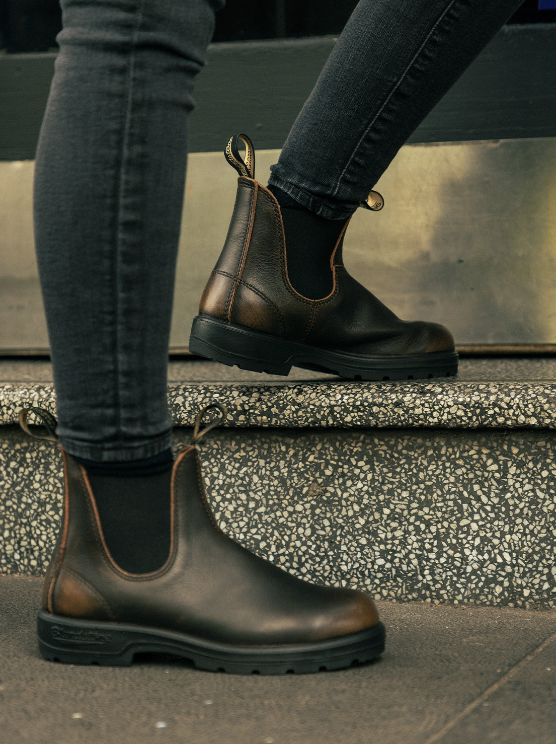 Blundstone - 2440 Unisex Chelsea Boot - Vintage Brown