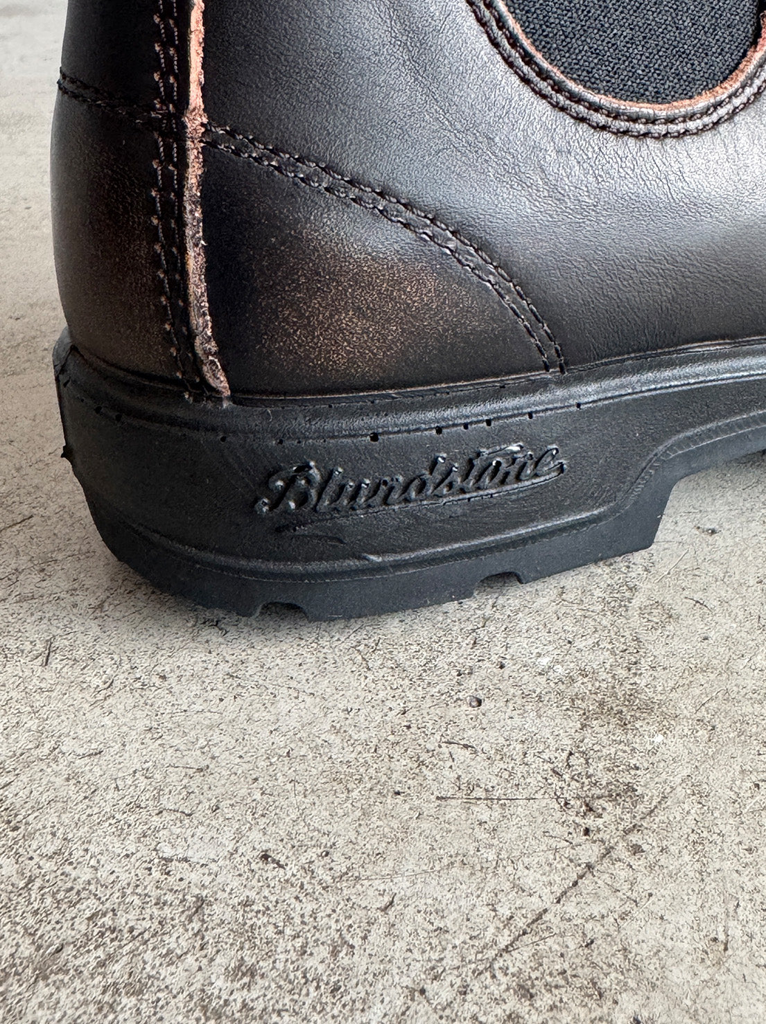 Blundstone - 2440 Unisex Chelsea Boot - Vintage Brown