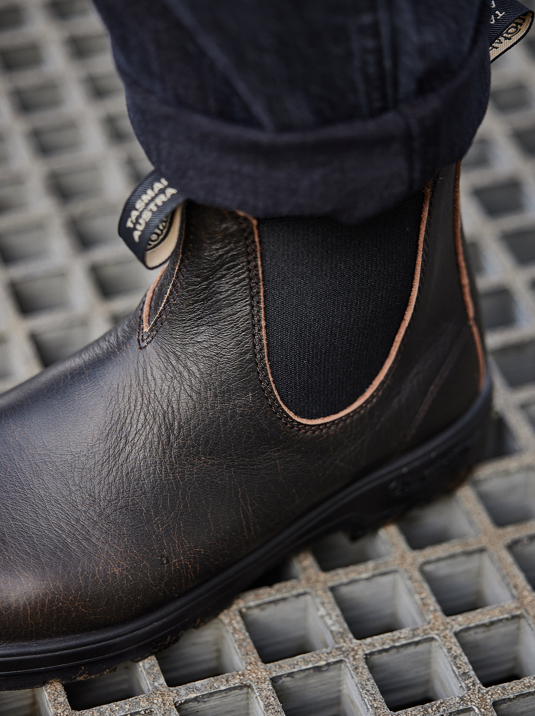 Blundstone - 2440 Unisex Chelsea Boot - Vintage Brown