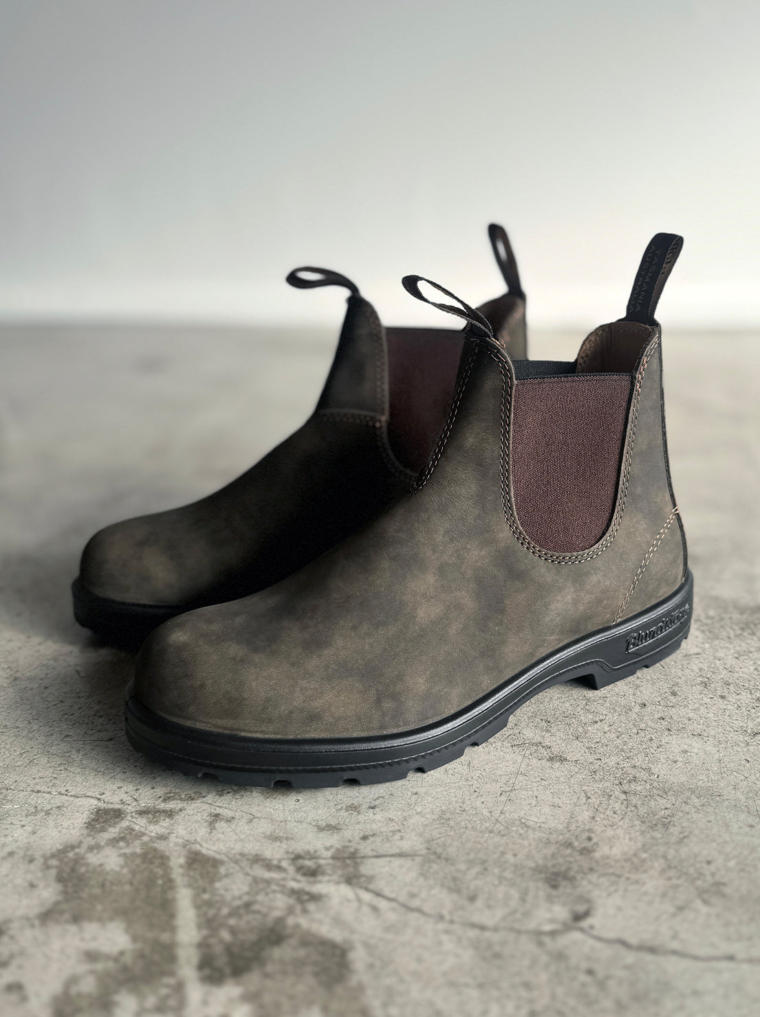 Blundstone - 585 Unisex Chelsea Boot - Rustic Brown