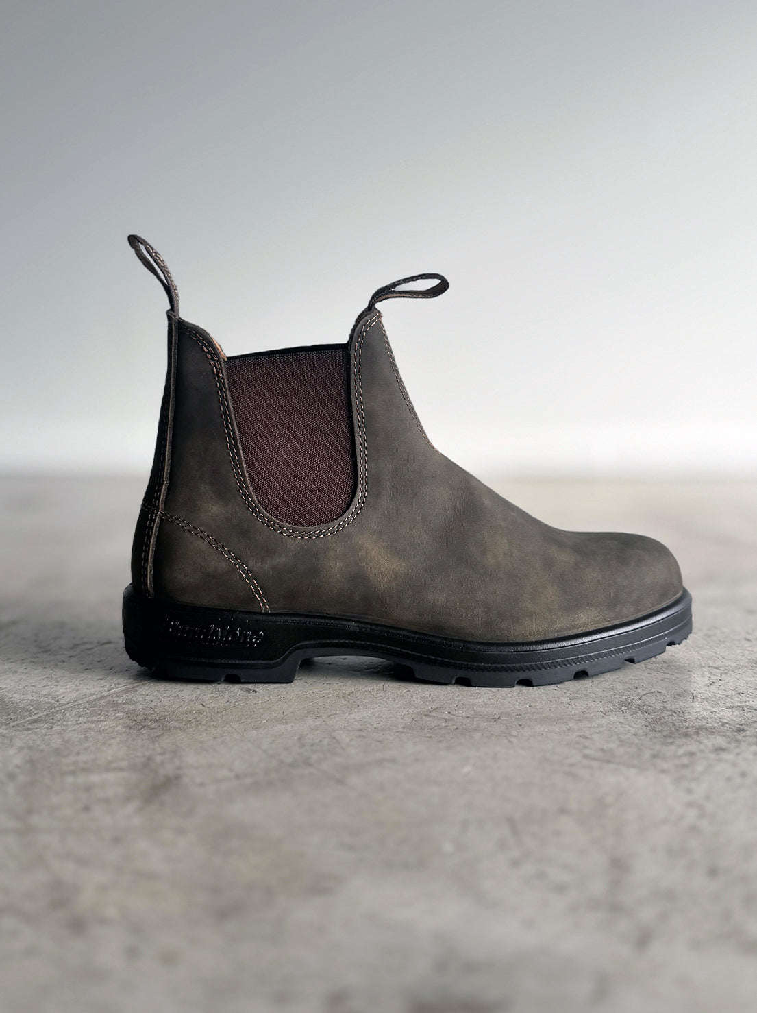 Blundstone - 585 Unisex Chelsea Boot - Rustic Brown