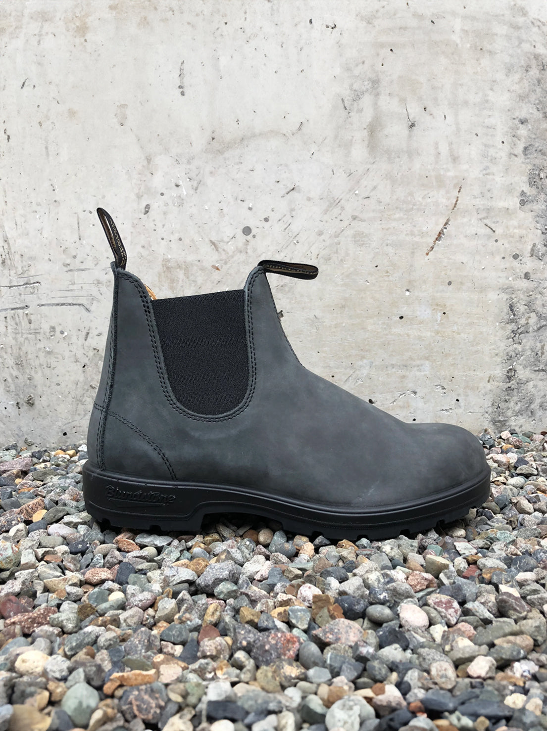 Blundstone - 587 Unisex Chelsea Boot - Rustic Black