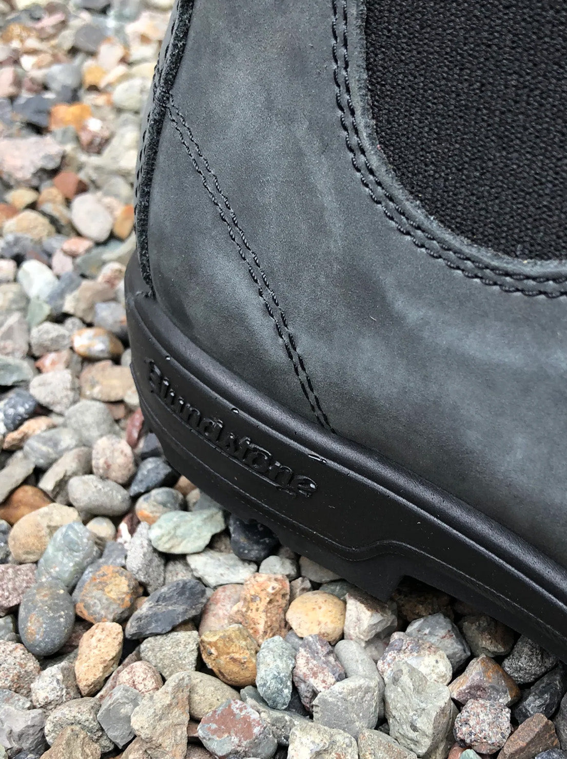 Blundstone - 587 Unisex Chelsea Boot - Rustic Black