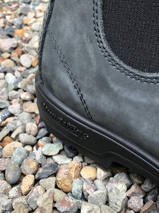 Blundstone - 587 Unisex Chelsea Boot - Rustic Black