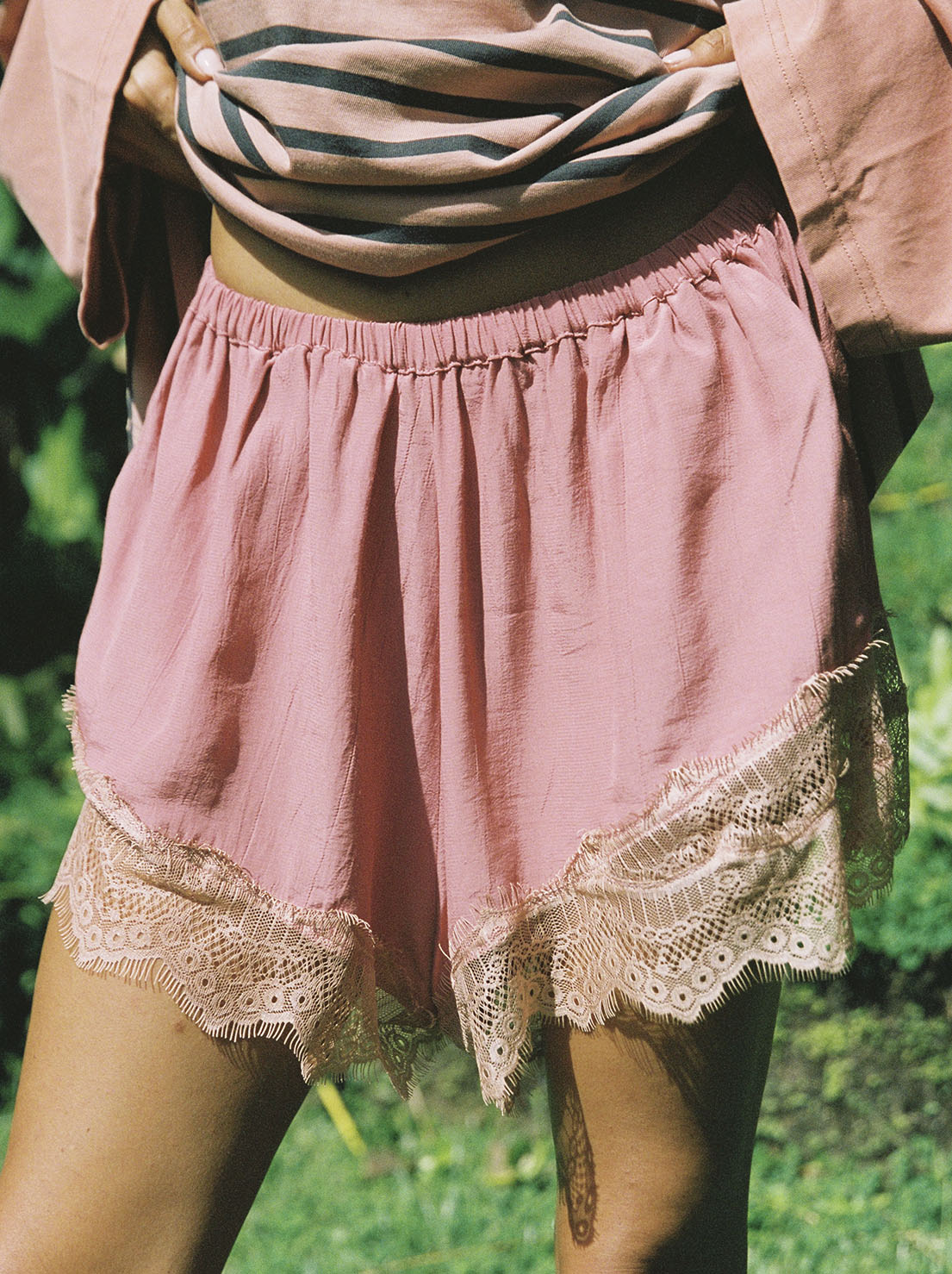 Ciao Ciao Vacation - Unwind Lace Trim Shorts