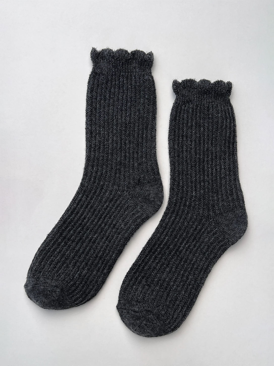 Le Bon Shoppe - Linen Scallop Socks - Charcoal