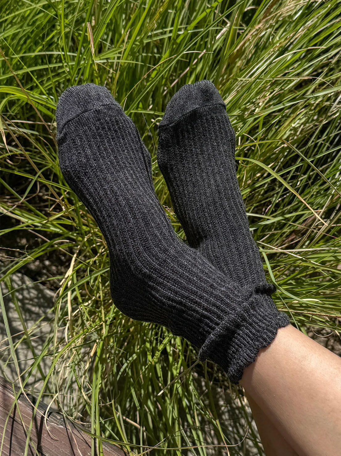 Le Bon Shoppe - Linen Scallop Socks - Charcoal