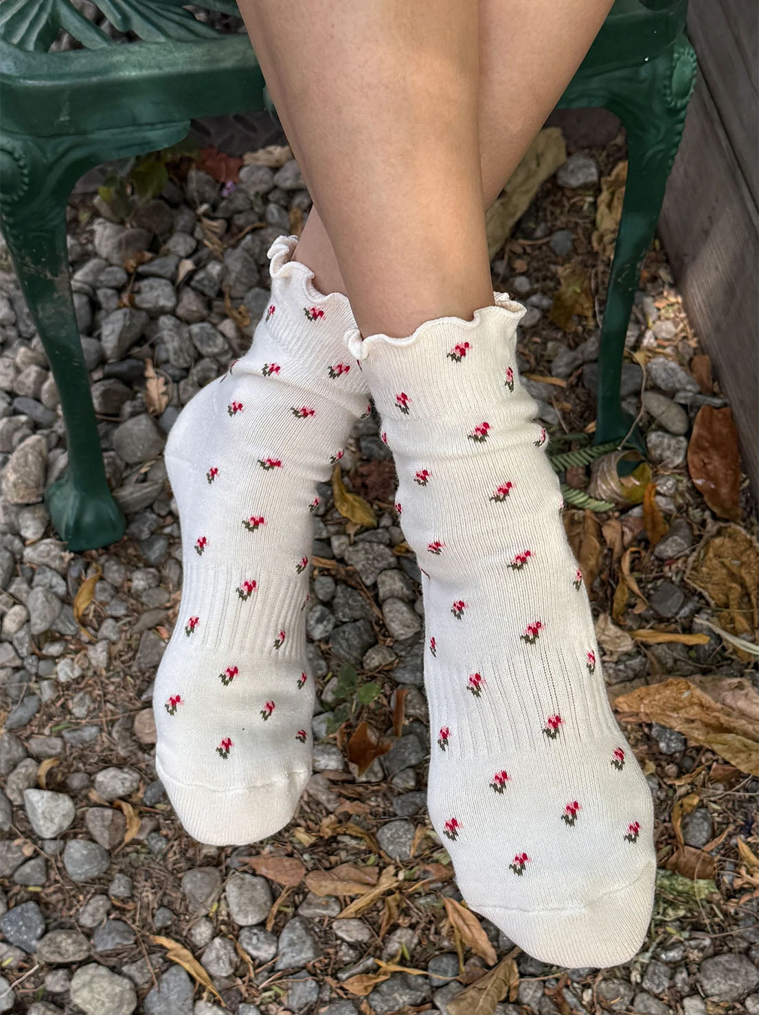 Le Bon Shoppe - Petal Ruffled Hugger Crew Socks - Cream Petal