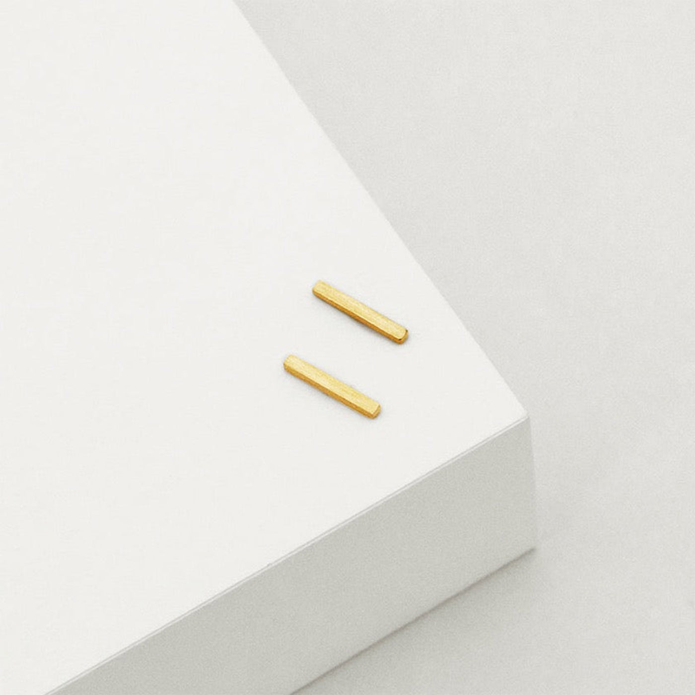 Linda Tahija - Bar Stud Earrings - Gold Plated