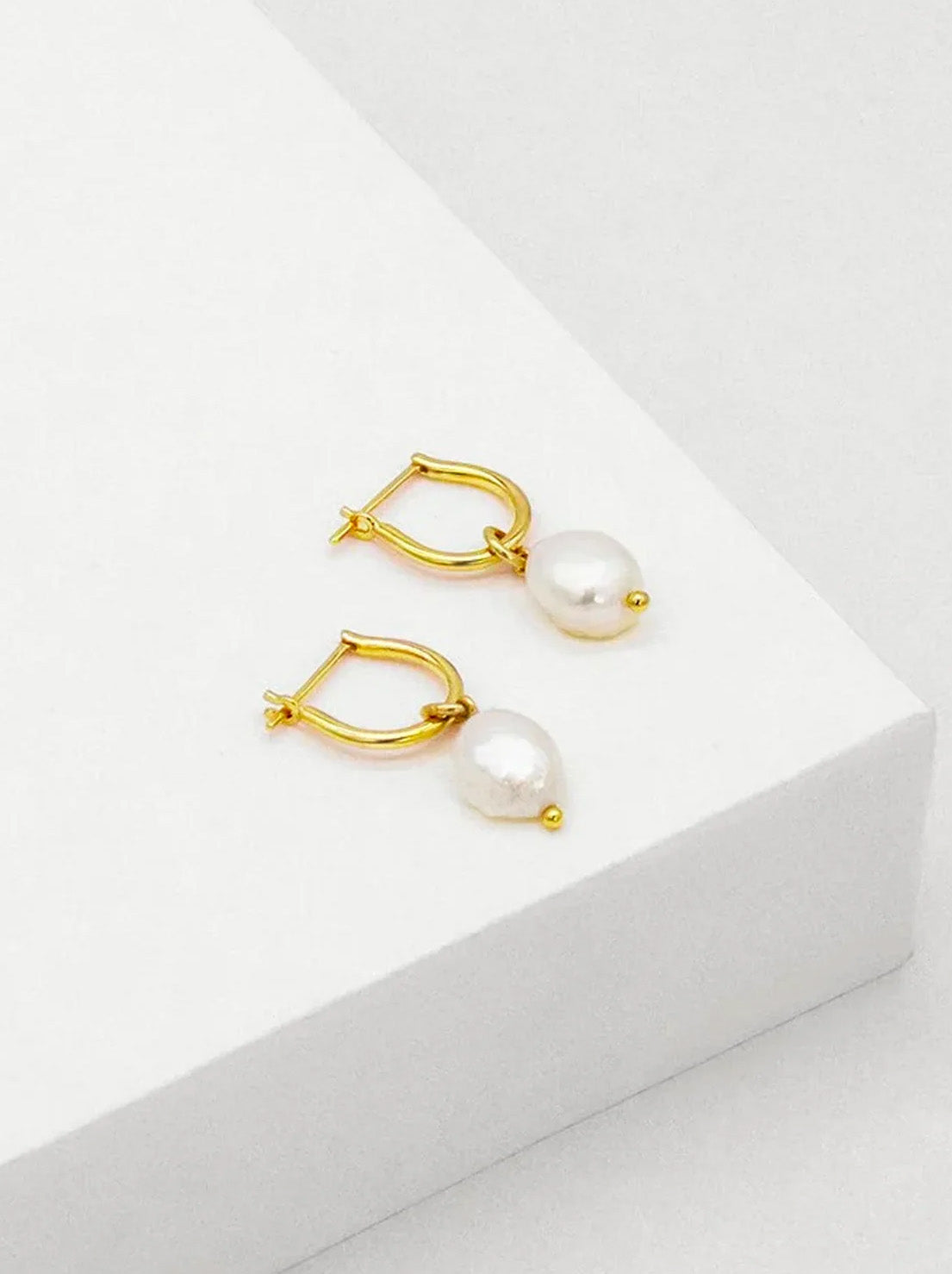 Linda Tahija - Baroque Pearl Basic Hoop Earrings - Gold Plated