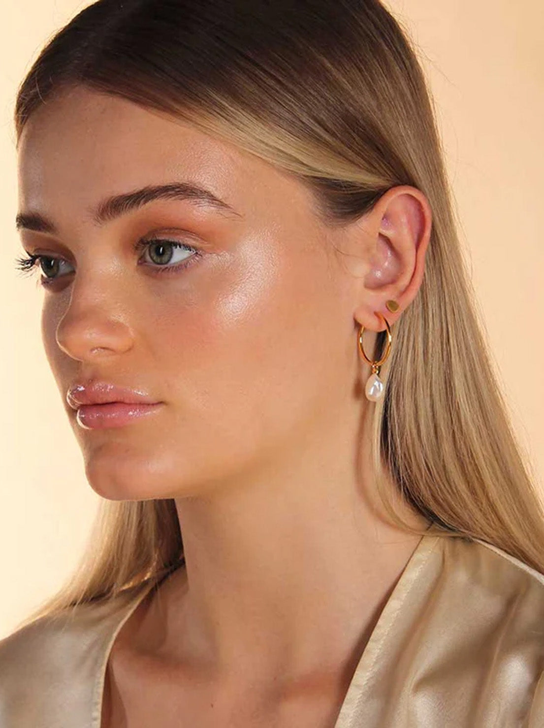 Linda Tahija - Baroque Pearl Willpower Hoop Earrings - Gold Plated