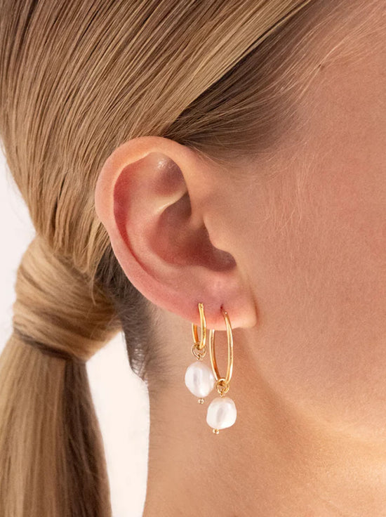 Linda Tahija - Baroque Pearl Willpower Hoop Earrings - Gold Plated