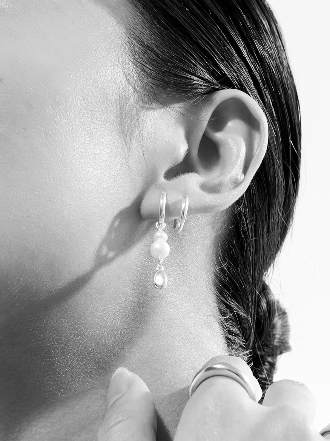 Linda Tahija - Brook Pearl Huggie Earrings - 18k Gold Vermeil