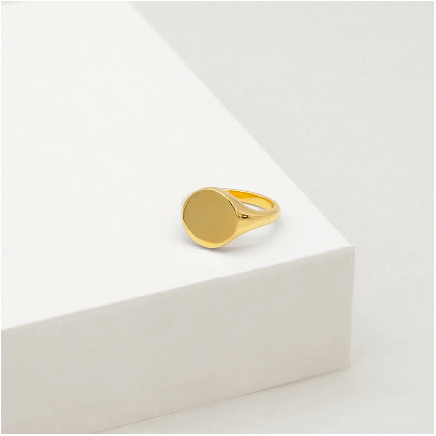 Load image into Gallery viewer, Linda Tahija - Classic Signet Ring - Gold Vermeil
