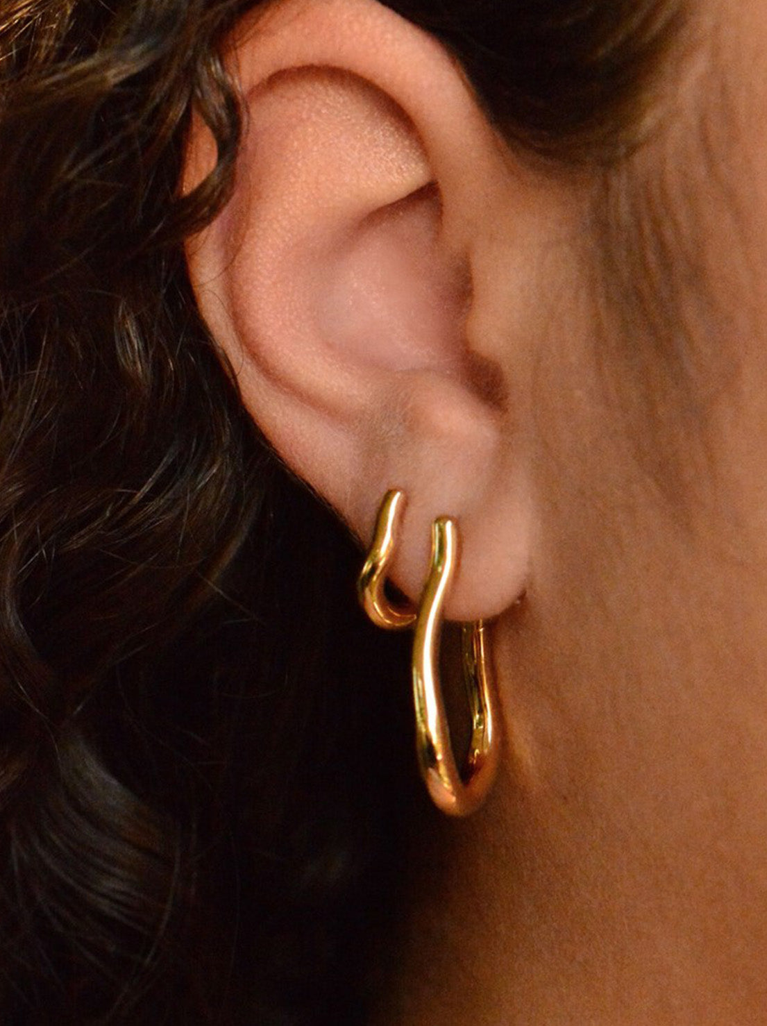 Linda Tahija - Curve Huggie Earrings - Gold Plated