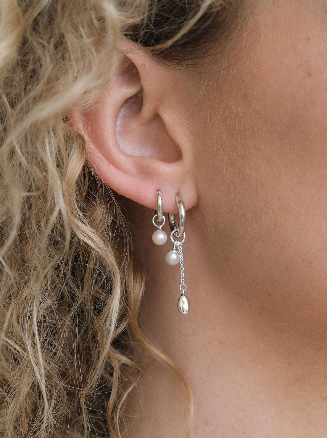 Linda Tahija - Lou Pearl Charm Huggie Earrings - Sterling Silver