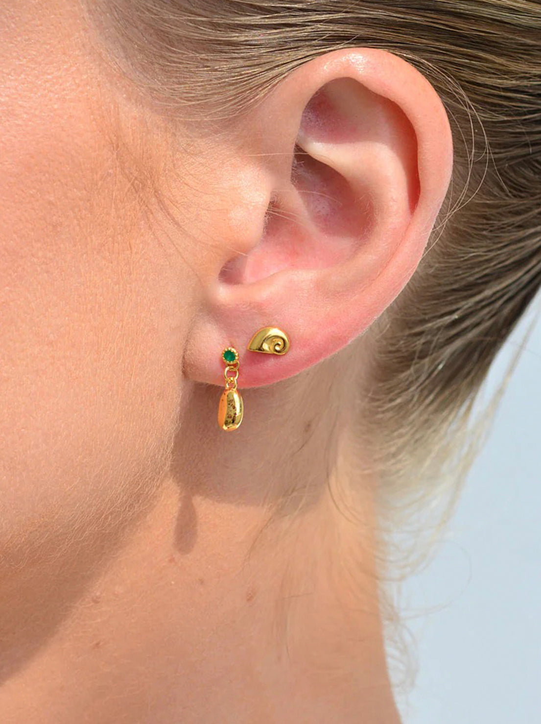 Linda Tahija - Nautilus Stud Earrings - Gold Plated