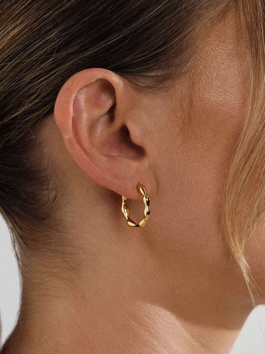 Linda Tahija - Organica Hoop Earrings - Gold Plated