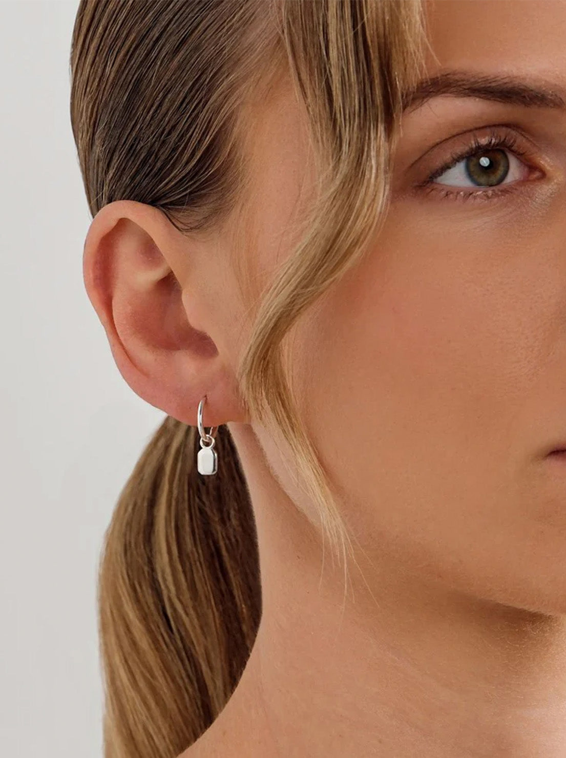 Linda Tahija - Tate Charm Hoop Earrings - Gold Plated