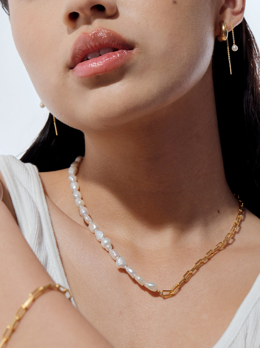 Linda Tahija - Paperclip Baroque Pearl Necklace - Gold Plated