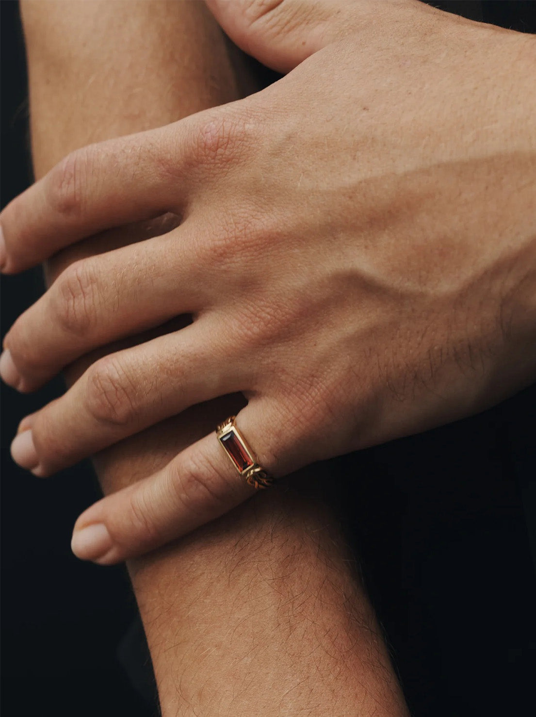 Temple of the Sun - Airla Solitaire Ring - Garnet / Gold