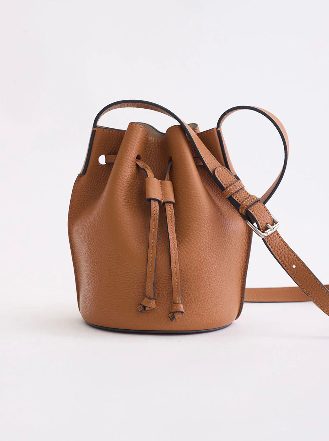 The Horse - Bobb Bucket Bag - Tan