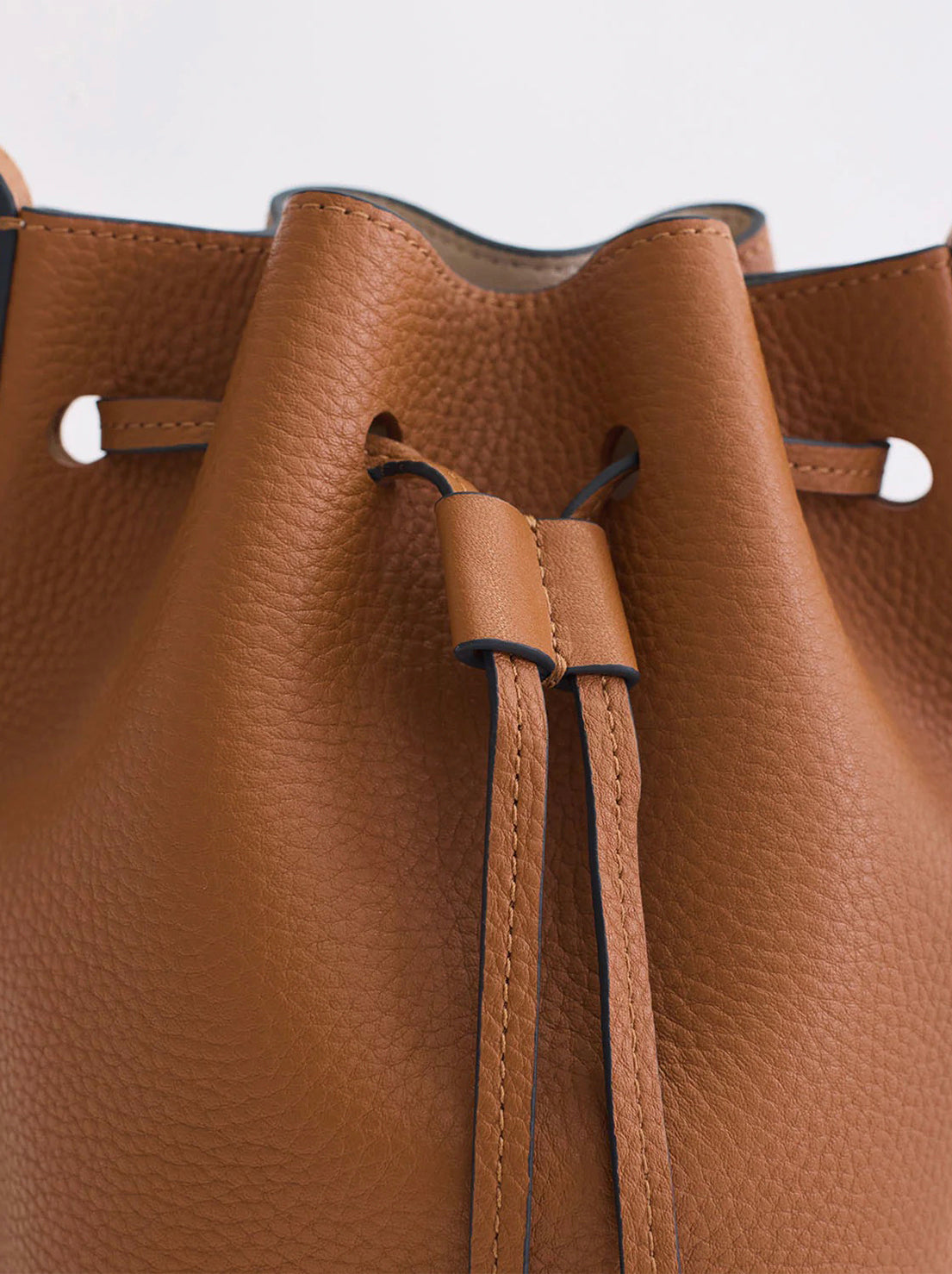 The Horse - Bobb Bucket Bag - Tan