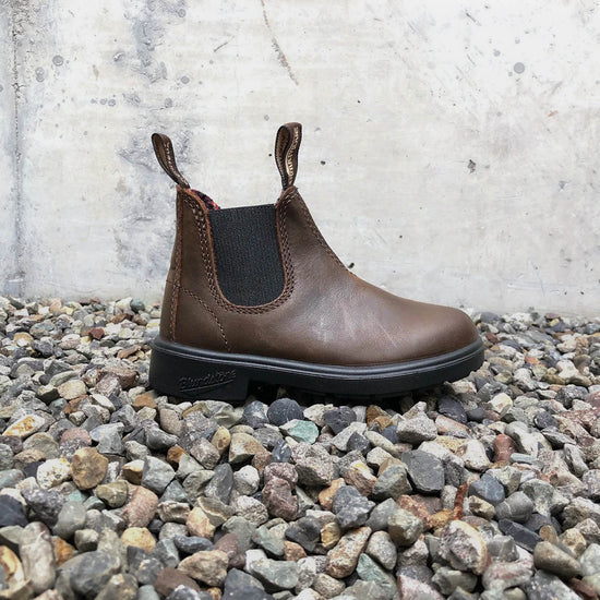 Load image into Gallery viewer, Blundstone - 1468 Kids&amp;#39; Chelsea Boot - Antique Brown
