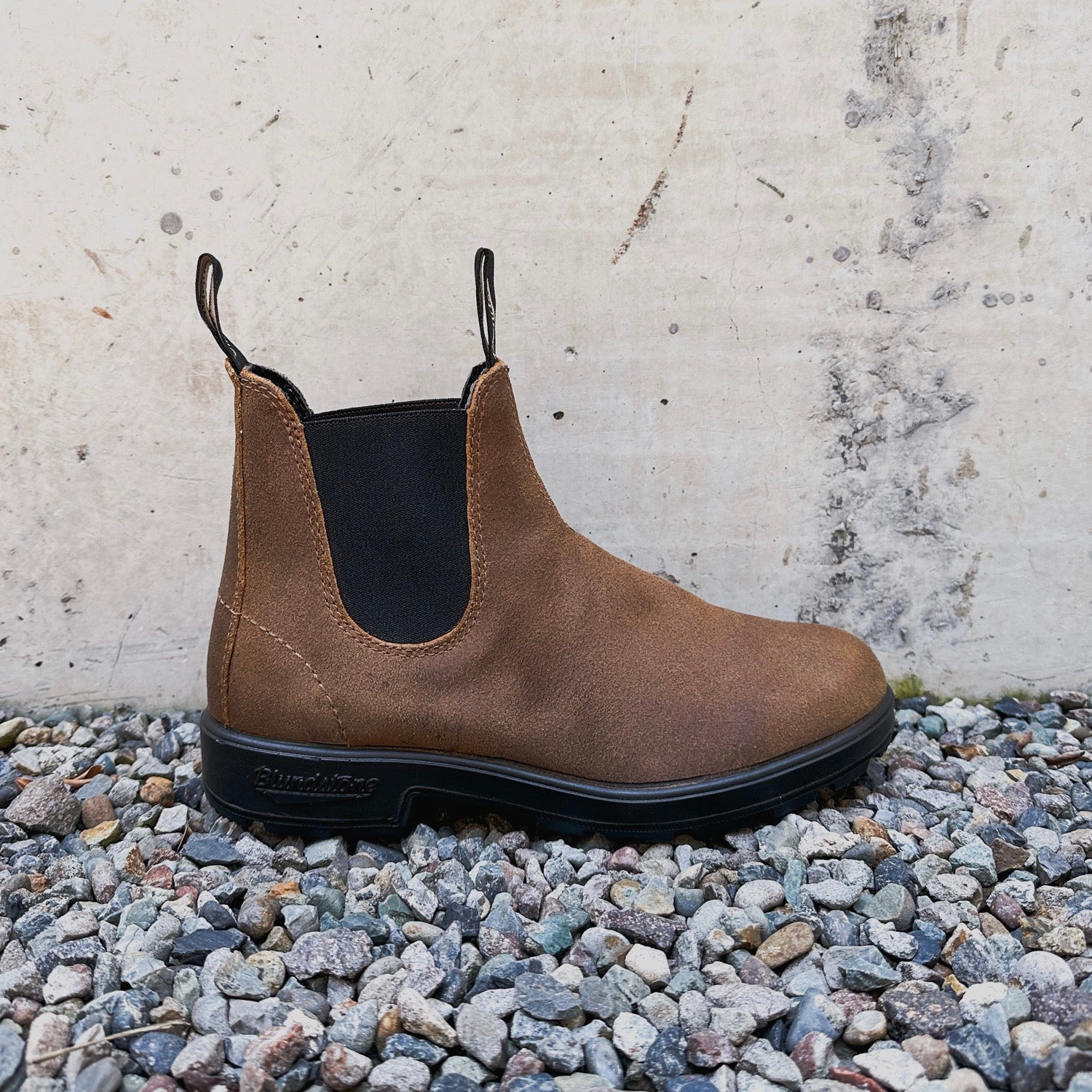 Blundstone - 1911 Unisex Chelsea Boot - Tobacco Suede – Abicus