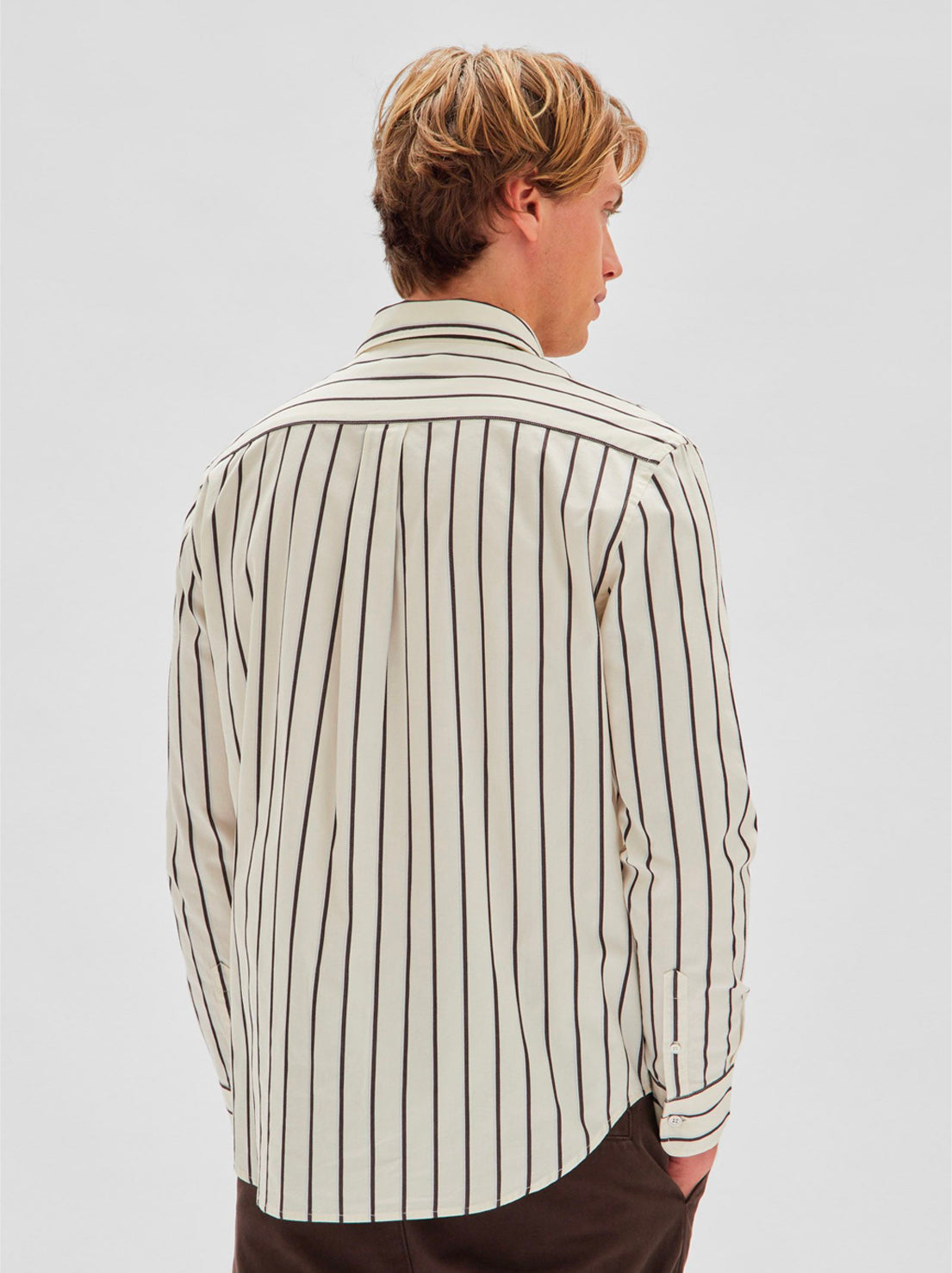 Load image into Gallery viewer, Assembly - Cedar Poplin Long Sleeve Shirt - Blue Haze/Cocoa Stripe
