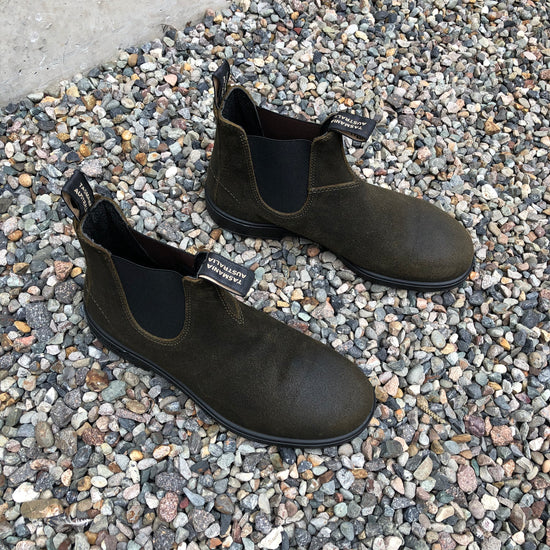 Blundstone - 1615 Unisex Chelsea Boot - Dark Olive Suede