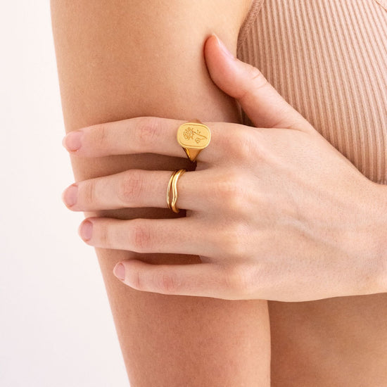 Linda Tahija - The Rose Signet Ring - Gold Vermeil